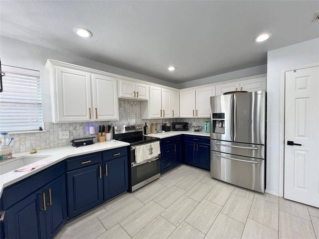 717 Ridgehill Drive, Burleson, TX 76028