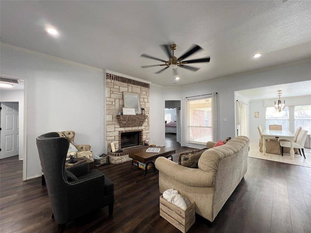 717 Ridgehill Drive, Burleson, TX 76028