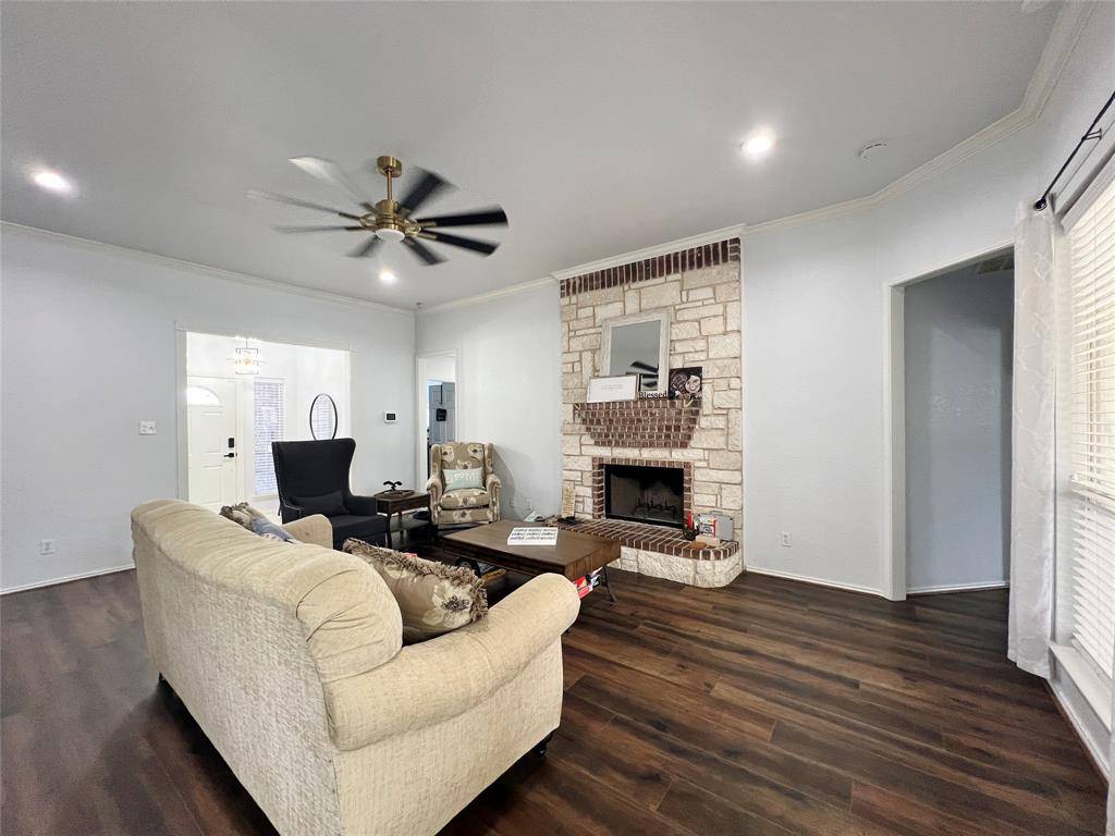 717 Ridgehill Drive, Burleson, TX 76028