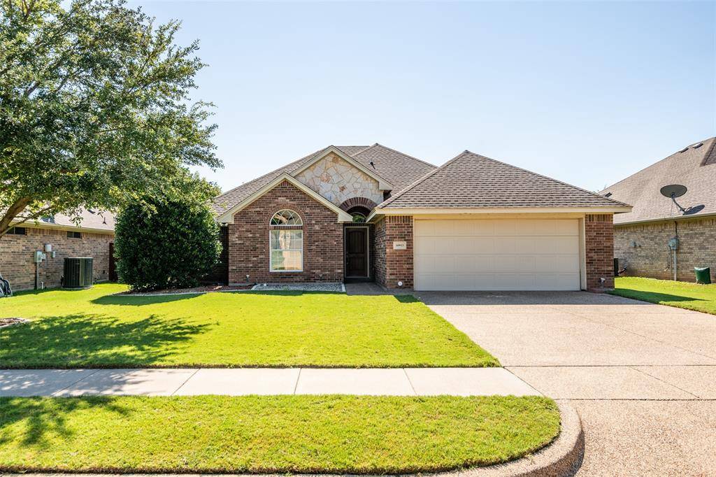 10913 Golfview Way, Benbrook, TX 76126