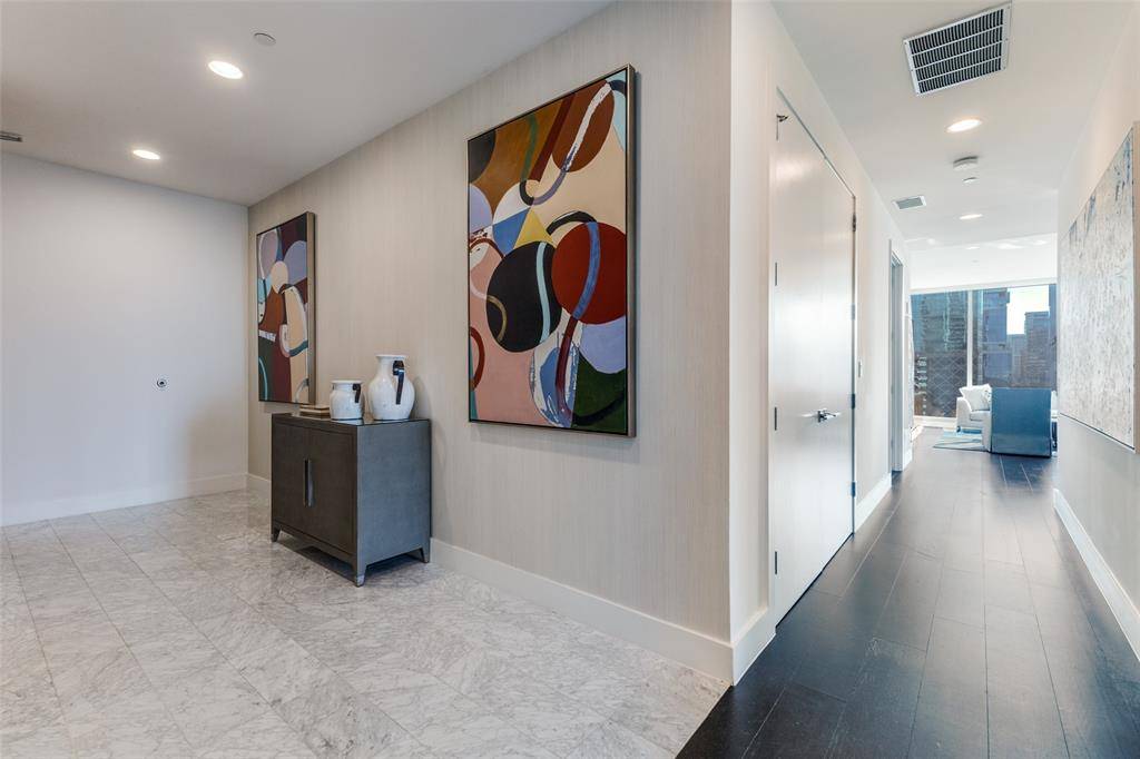 3130 N Harwood Street #801, Dallas, TX 75201