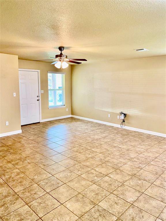 906 Dart Court, Granbury, TX 76049