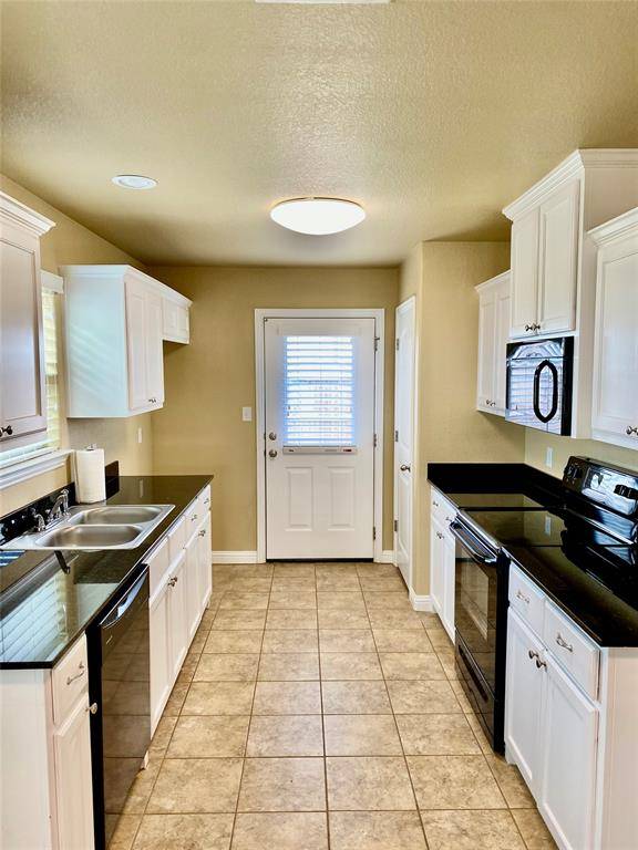 906 Dart Court, Granbury, TX 76049