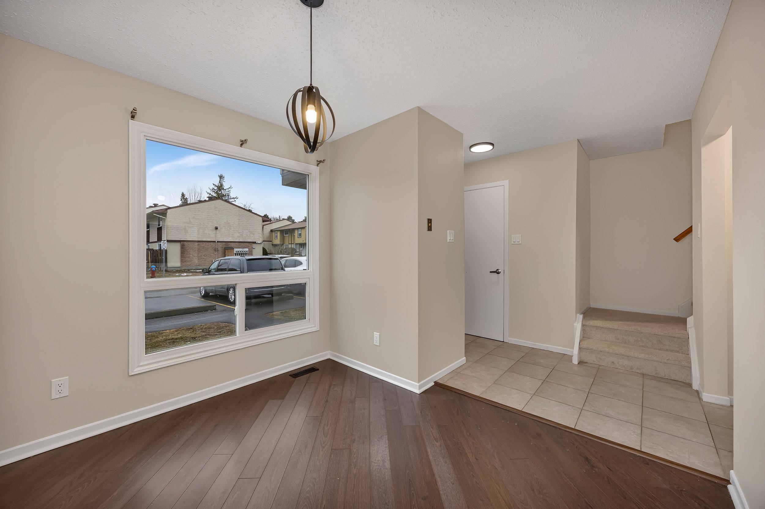 2570 Southvale CRES #104, Elmvale Acres And Area, ON K1B 5B7