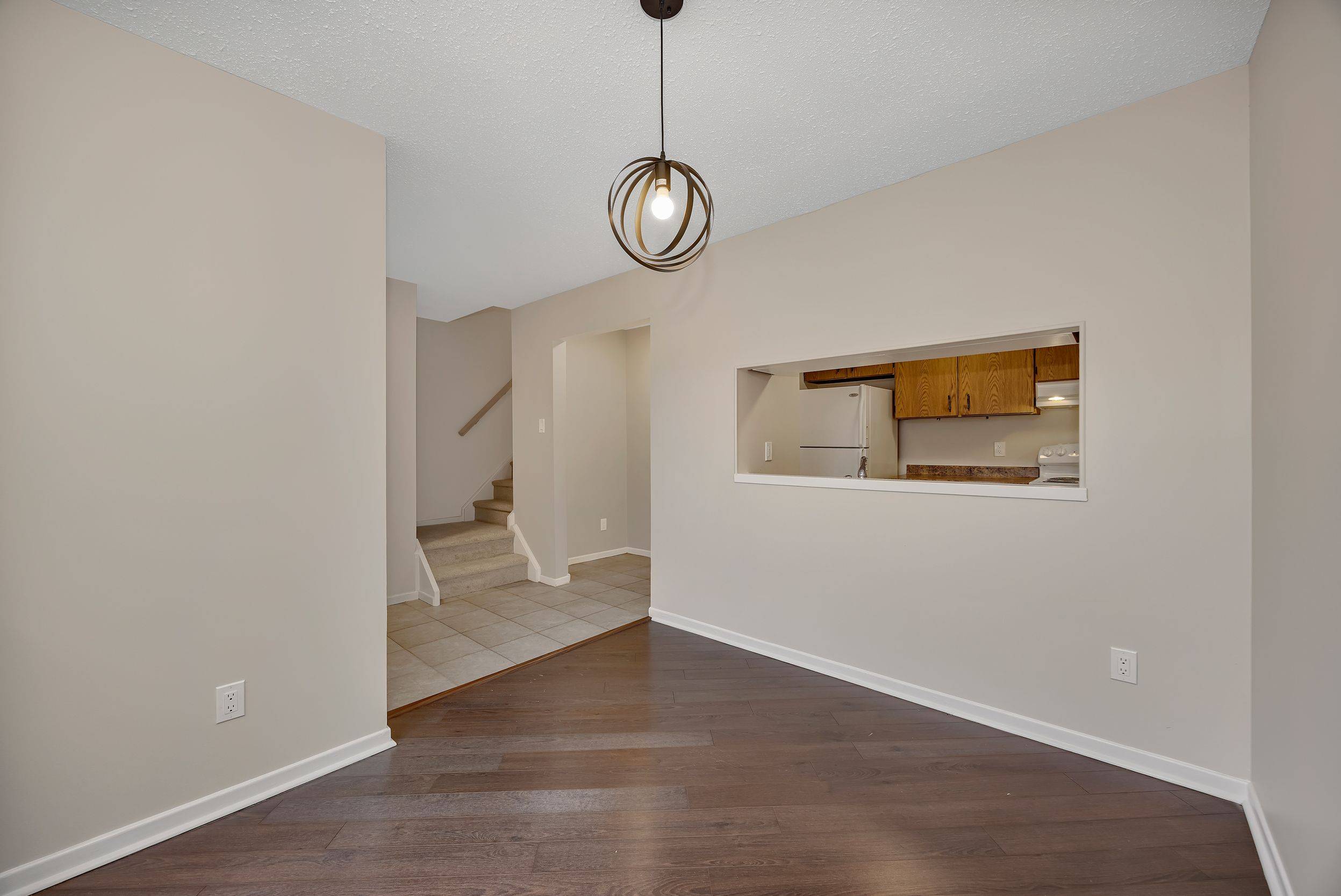 2570 Southvale CRES #104, Elmvale Acres And Area, ON K1B 5B7