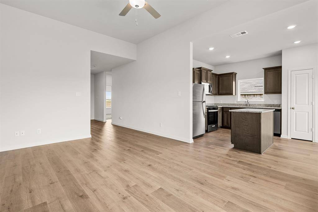 210 Julian Davis Drive, Venus, TX 76084