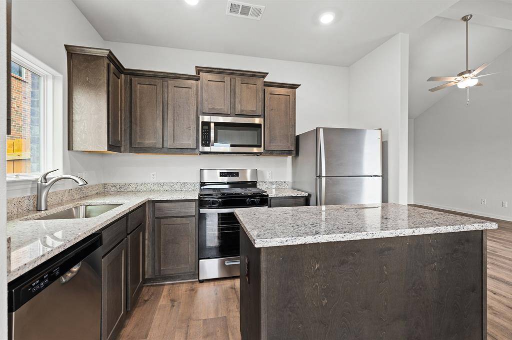 306 Revolution Drive, Venus, TX 76084