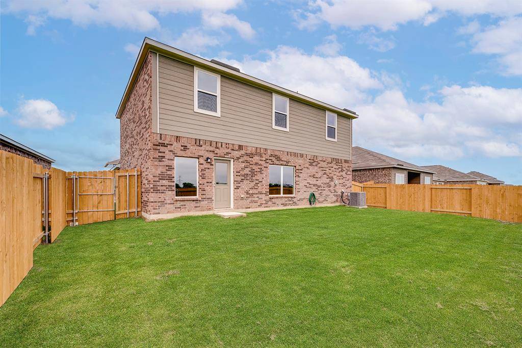 100 Thomas Paine Drive, Venus, TX 76084