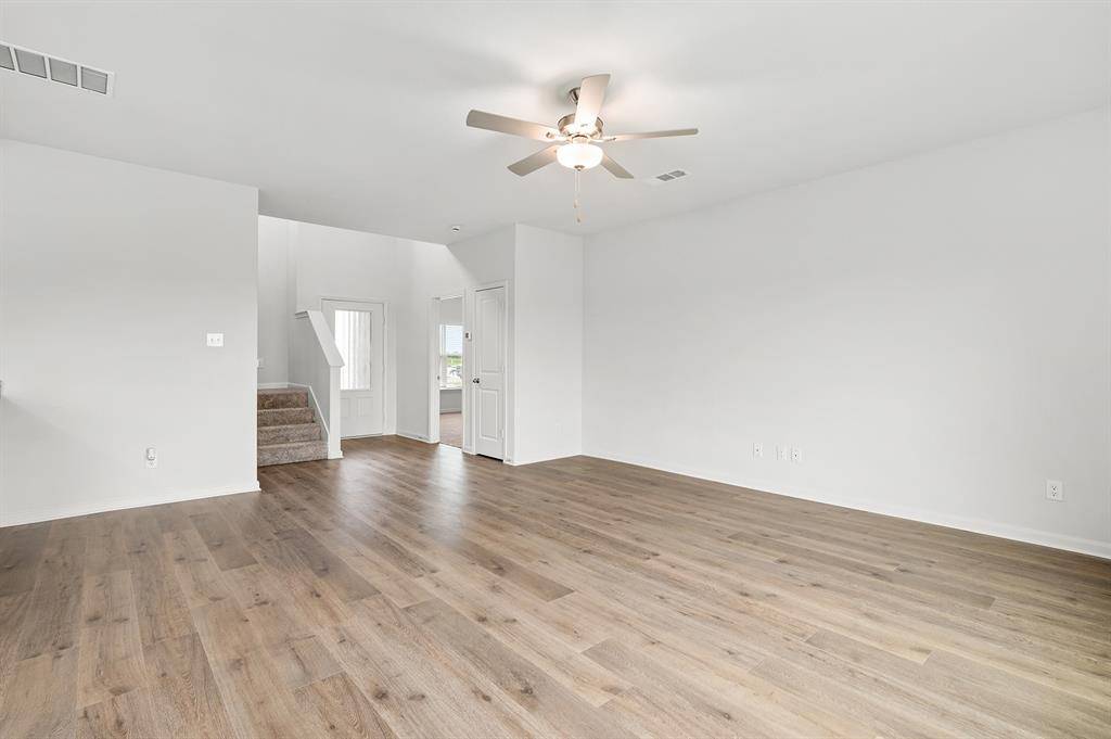 100 Thomas Paine Drive, Venus, TX 76084