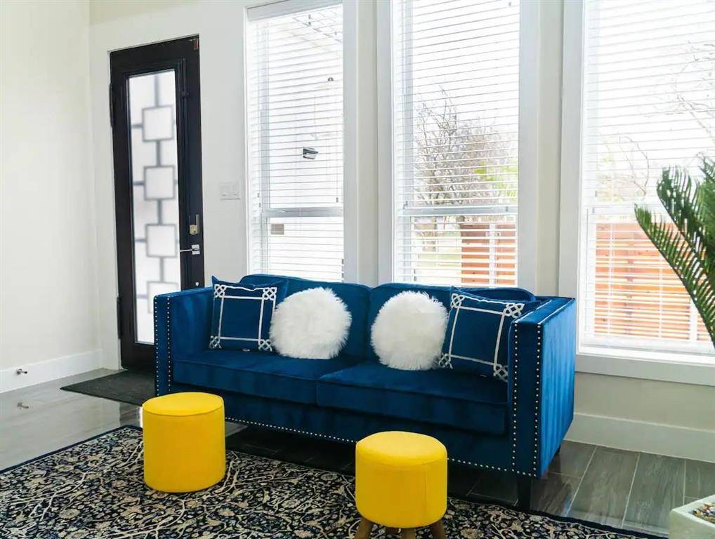 1846 Nomas Street, Dallas, TX 75212