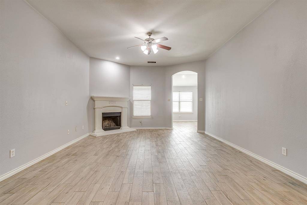 636 Clearbrook Street, Azle, TX 76020