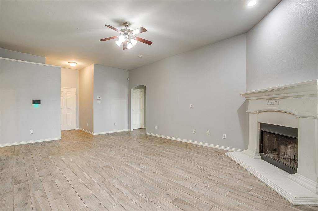 636 Clearbrook Street, Azle, TX 76020