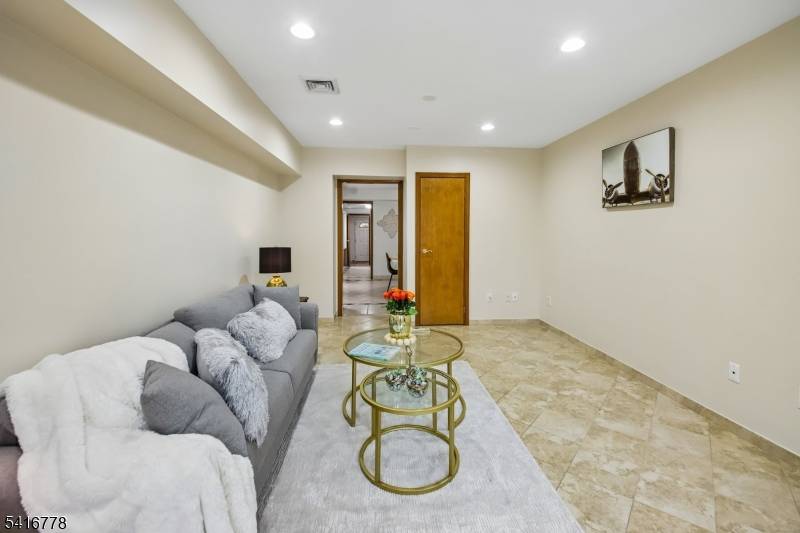 63 Waydell St, Newark City, NJ 07105