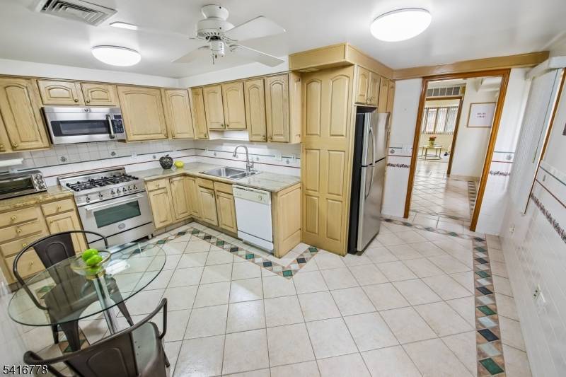 63 Waydell St, Newark City, NJ 07105