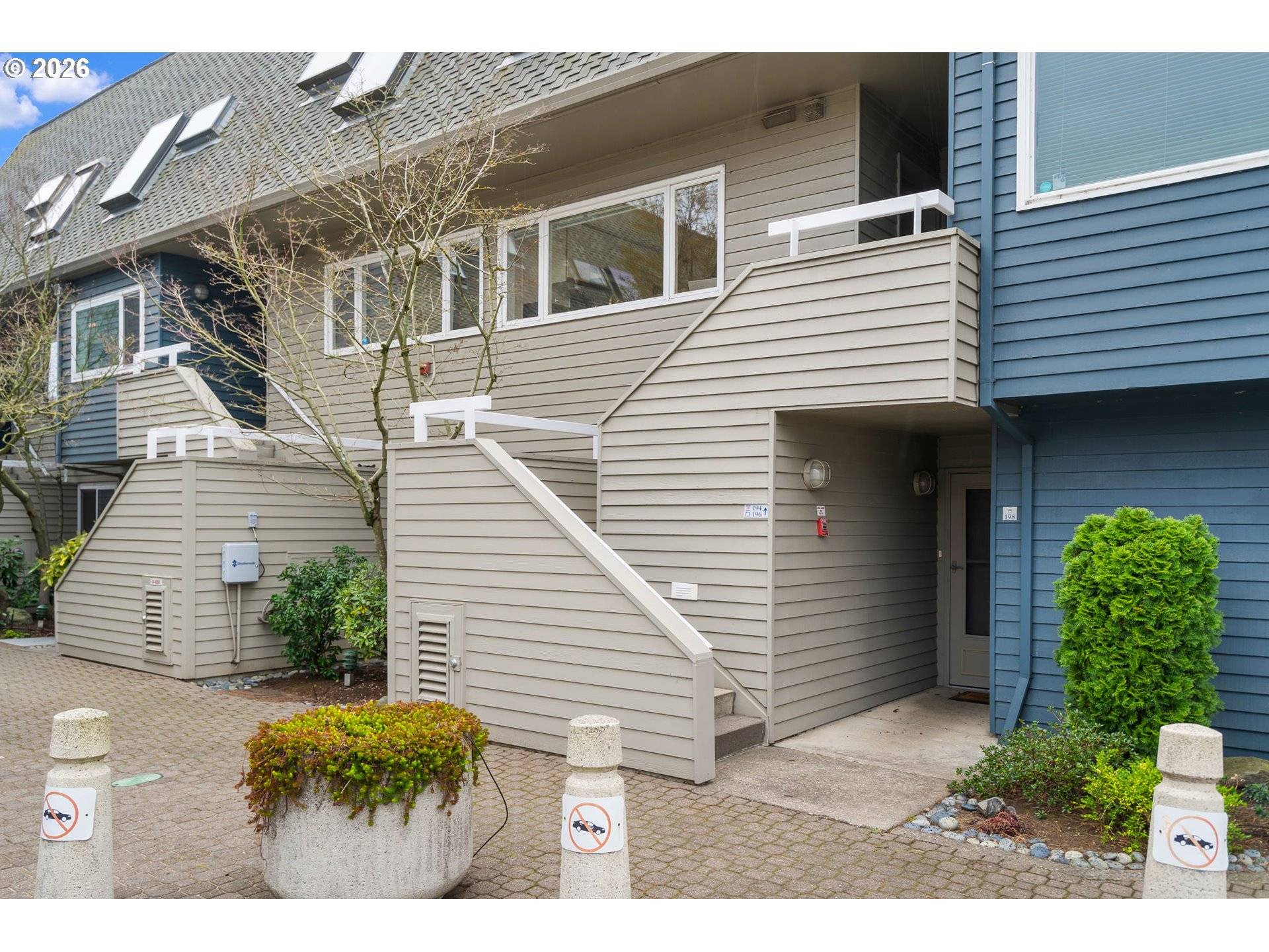 194 N HAYDEN BAY DR, Portland, OR 97217