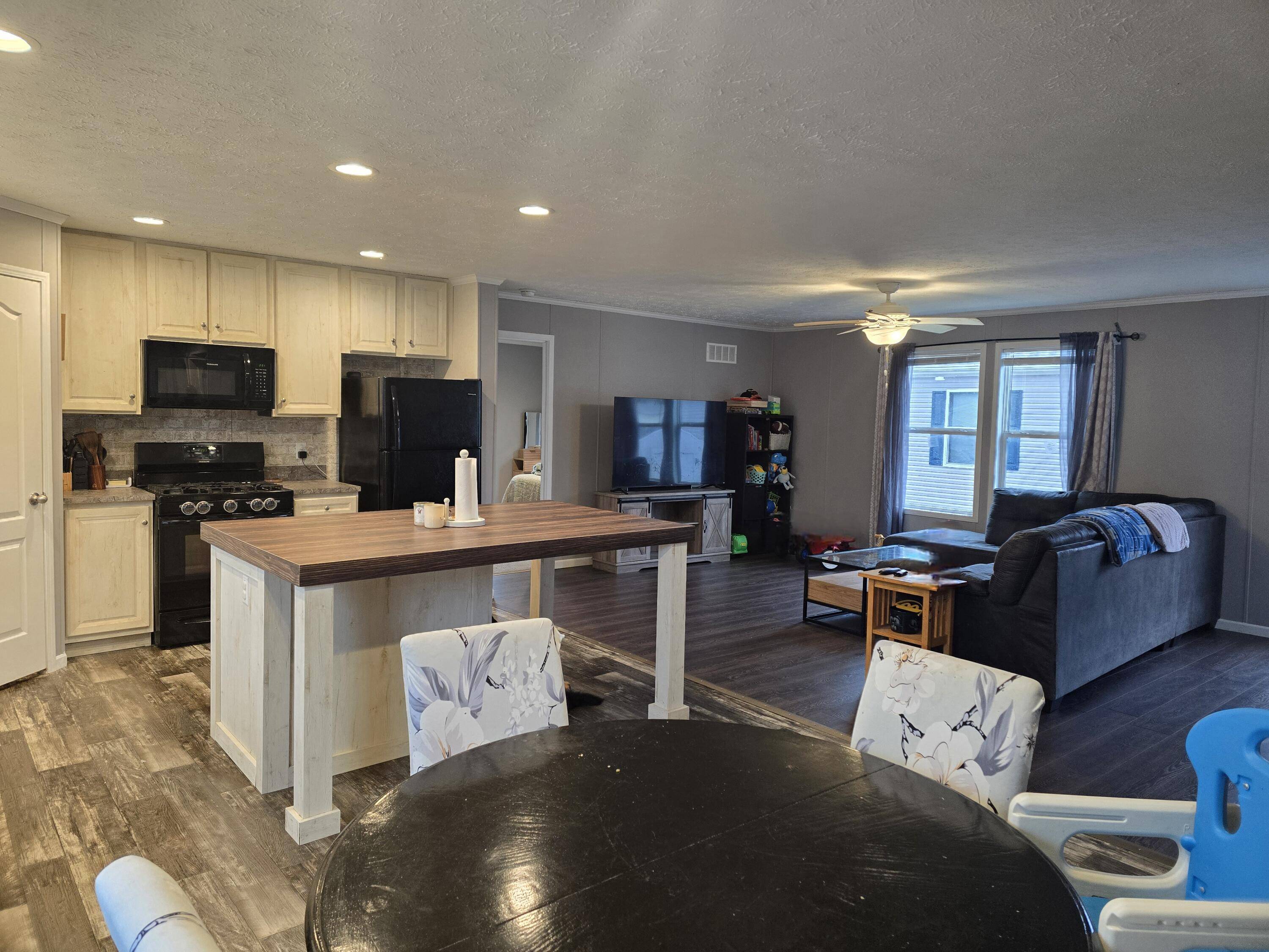 217 Braeburn DR, Egelston Twp, MI 49442