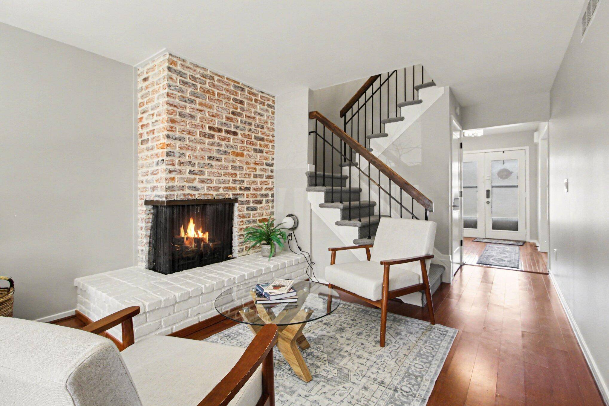 887 Greenhills DR, Ann Arbor, MI 48105