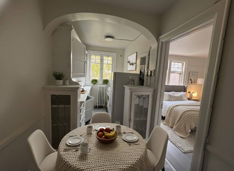 2393 Queen ST E #19, Toronto E02, ON M4E 1H5