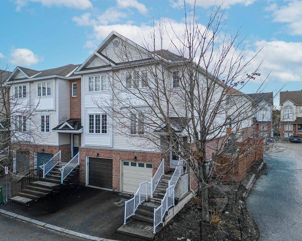 295 GERSHWIN Private, Bells Corners And South To Fallowfield, ON K2H 1G5