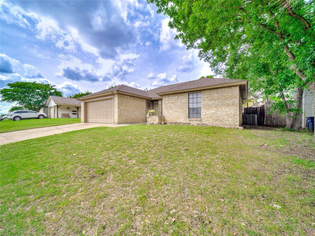 10032 Lone Eagle Drive, Fort Worth, TX 76108