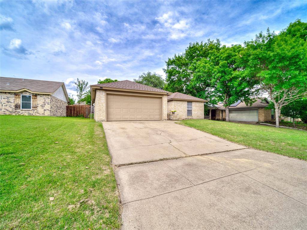 10032 Lone Eagle Drive, Fort Worth, TX 76108