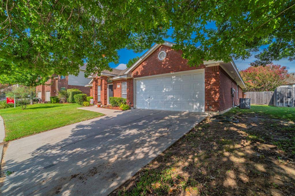 6405 Redstone Drive, Arlington, TX 76001