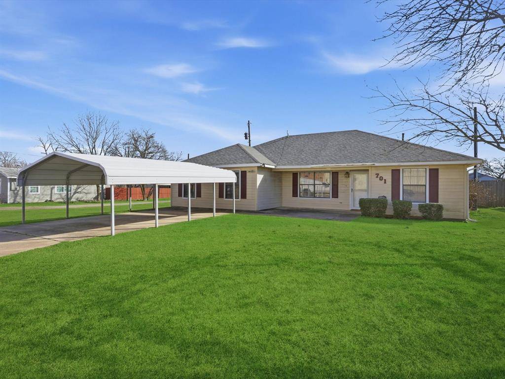 701 S College Street, Celeste, TX 75423