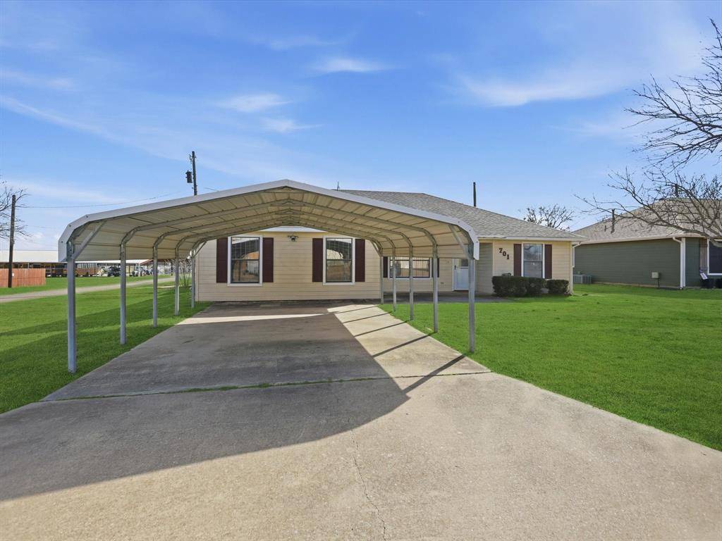 701 S College Street, Celeste, TX 75423