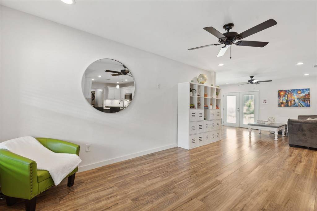 1142 W Clarendon Drive, Dallas, TX 75208