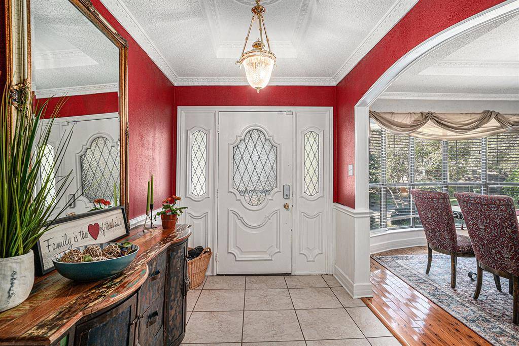 2715 Lincoln Drive, Arlington, TX 76006