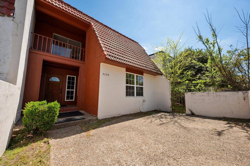 2229 Seville Court, Dalworthington Gardens, TX 76013