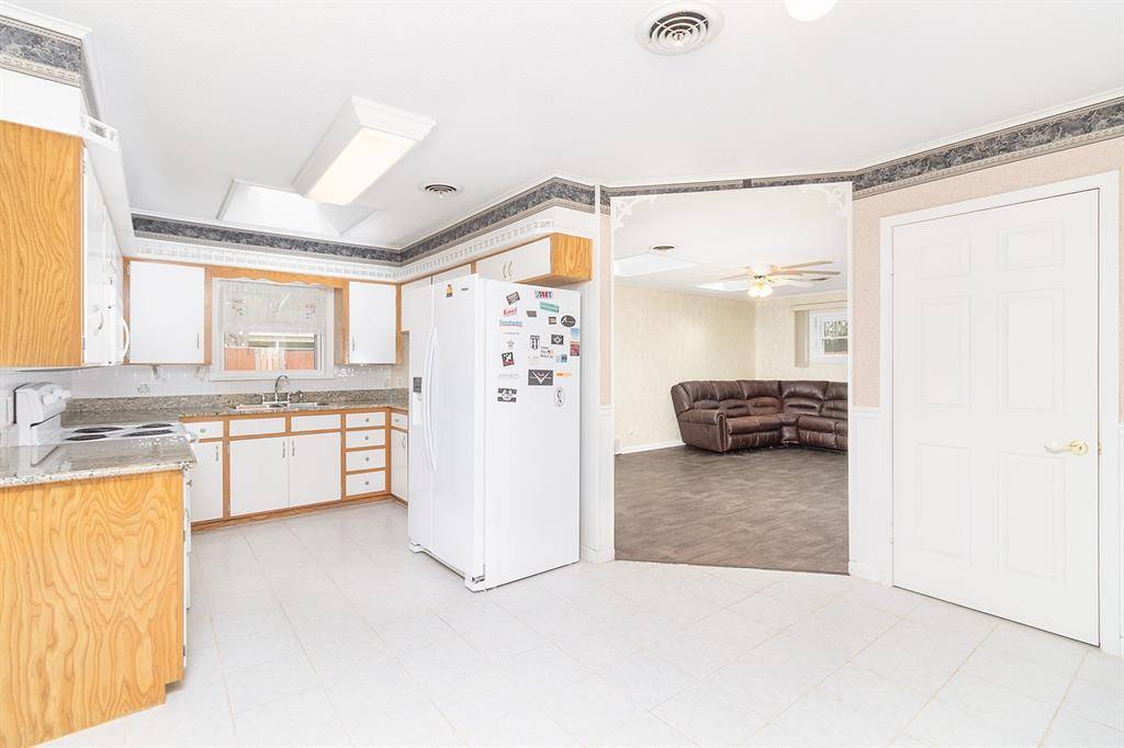 2102 S High Street, Brady, TX 76825