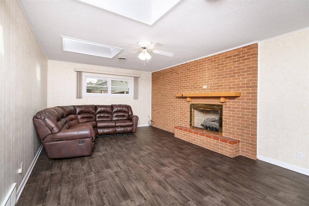 2102 S High Street, Brady, TX 76825