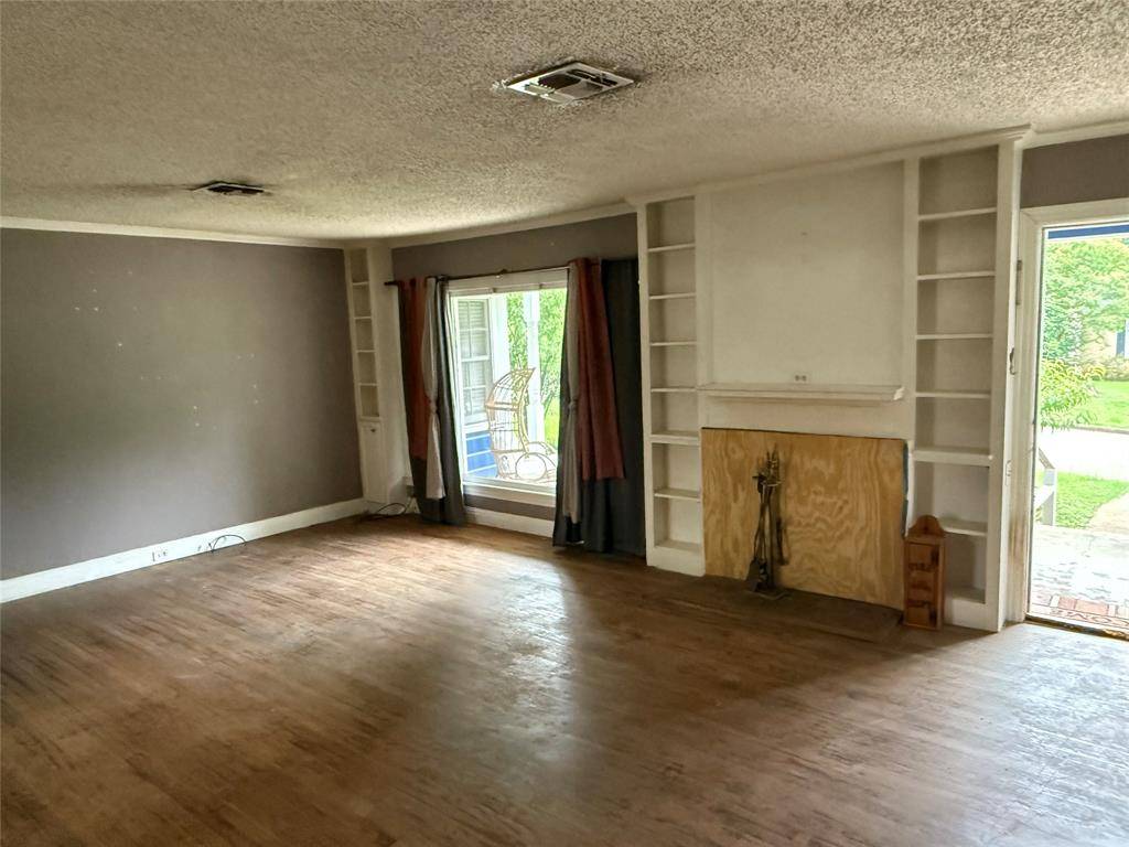 709 Highland Drive, Palestine, TX 75801