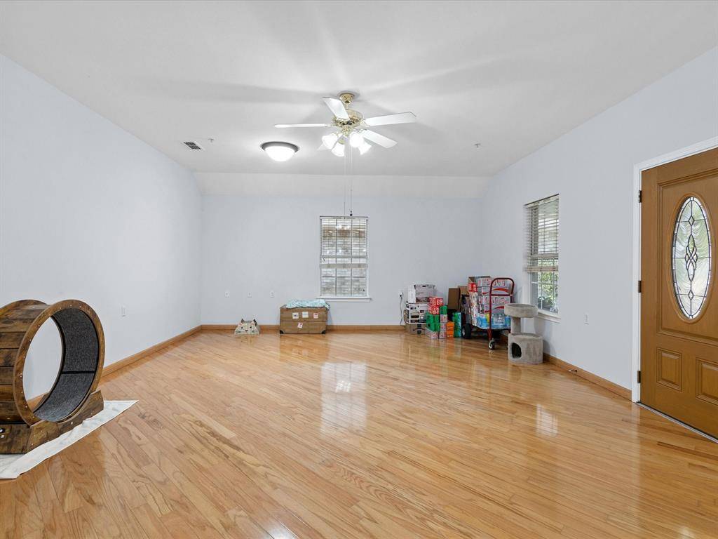 102 Royal Crest Court, Red Oak, TX 75154