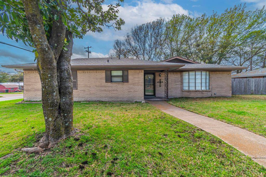 1201 Crestridge Street, Ennis, TX 75119