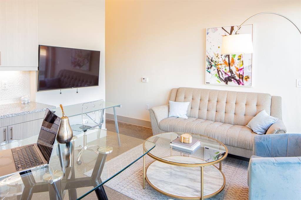 830 N Zang Boulevard #1305, Dallas, TX 75208