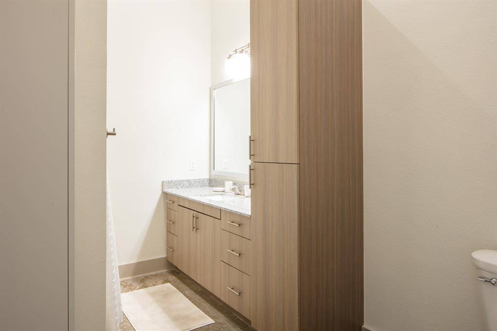 830 N Zang Boulevard #1305, Dallas, TX 75208