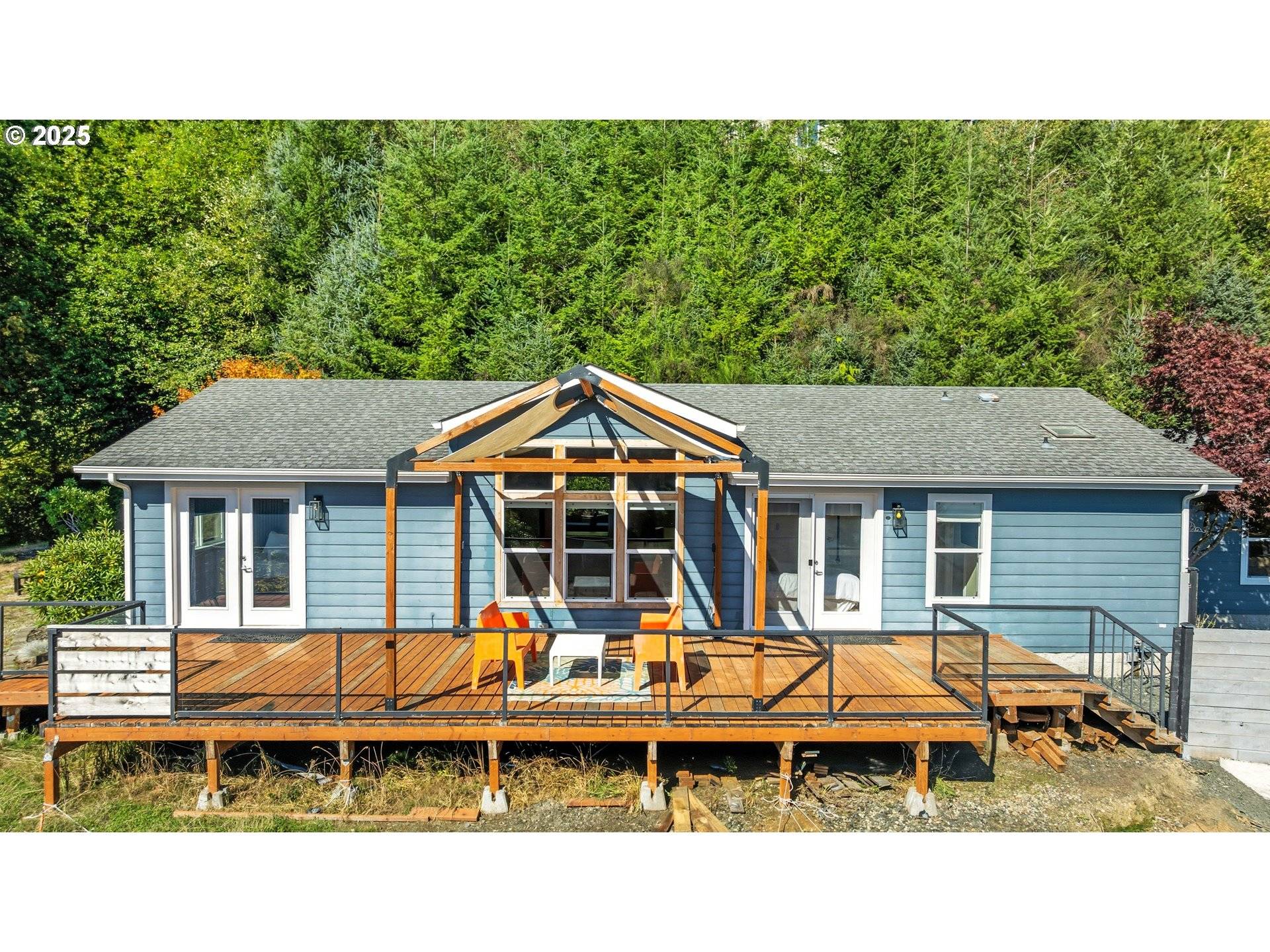 400 TENMILE TER, Lakeside, OR 97449