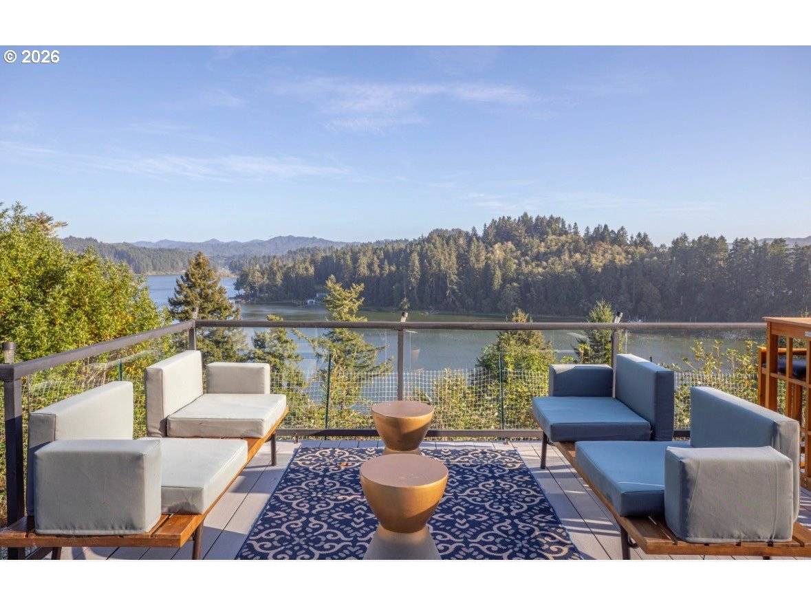 400 TENMILE TER, Lakeside, OR 97449