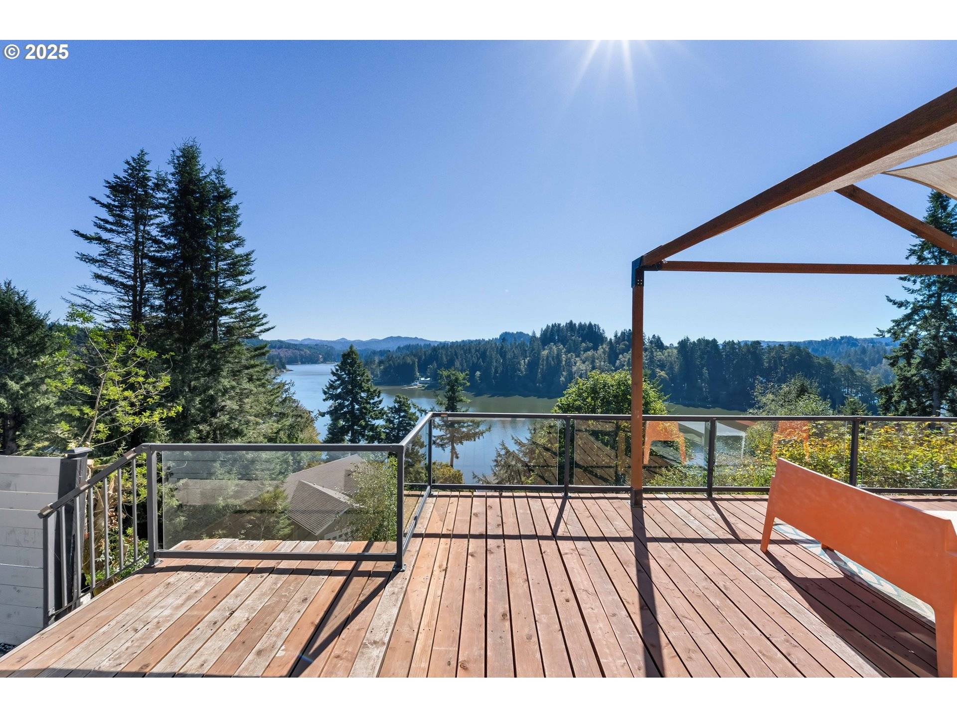 400 TENMILE TER, Lakeside, OR 97449