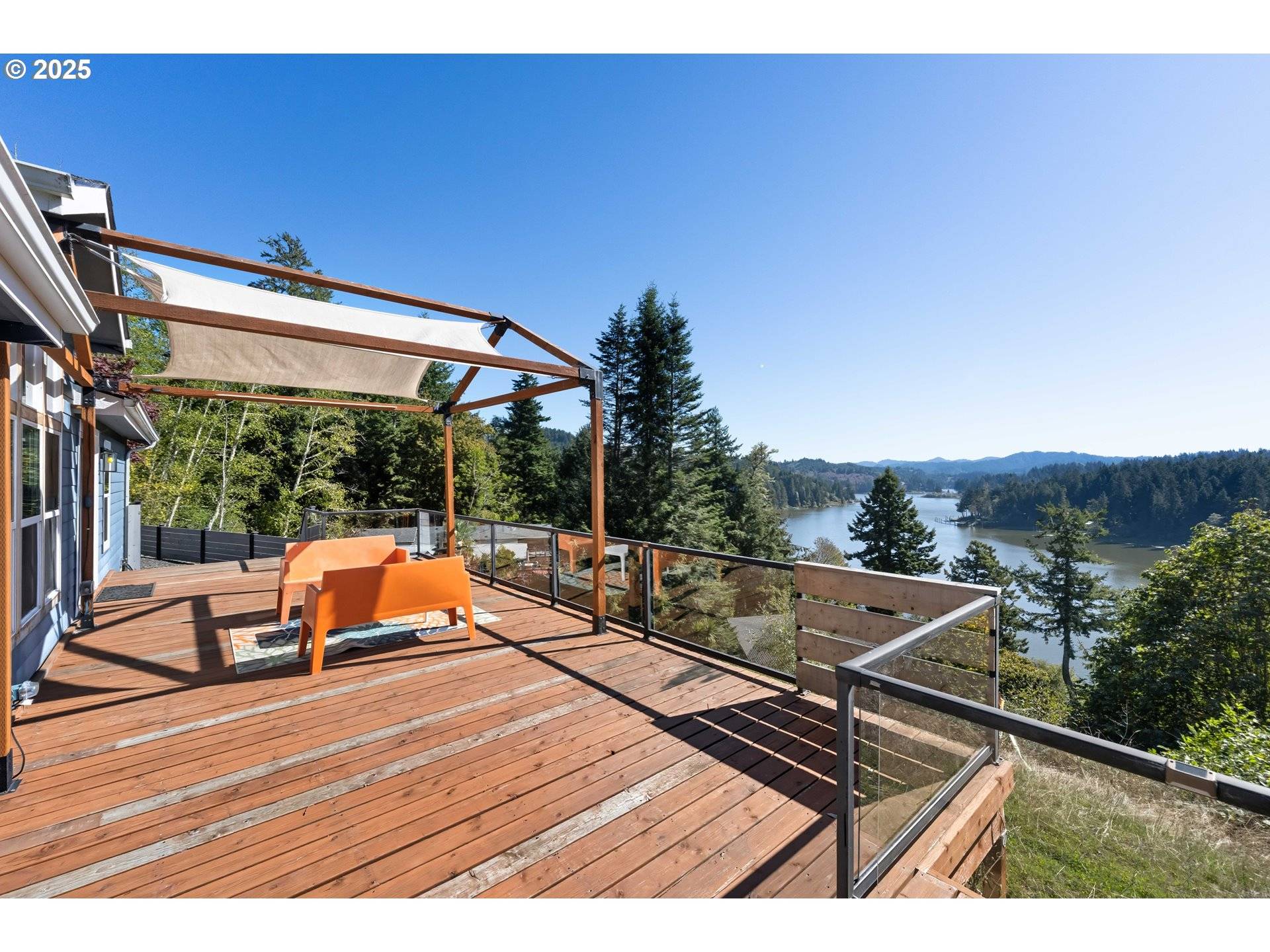 400 TENMILE TER, Lakeside, OR 97449