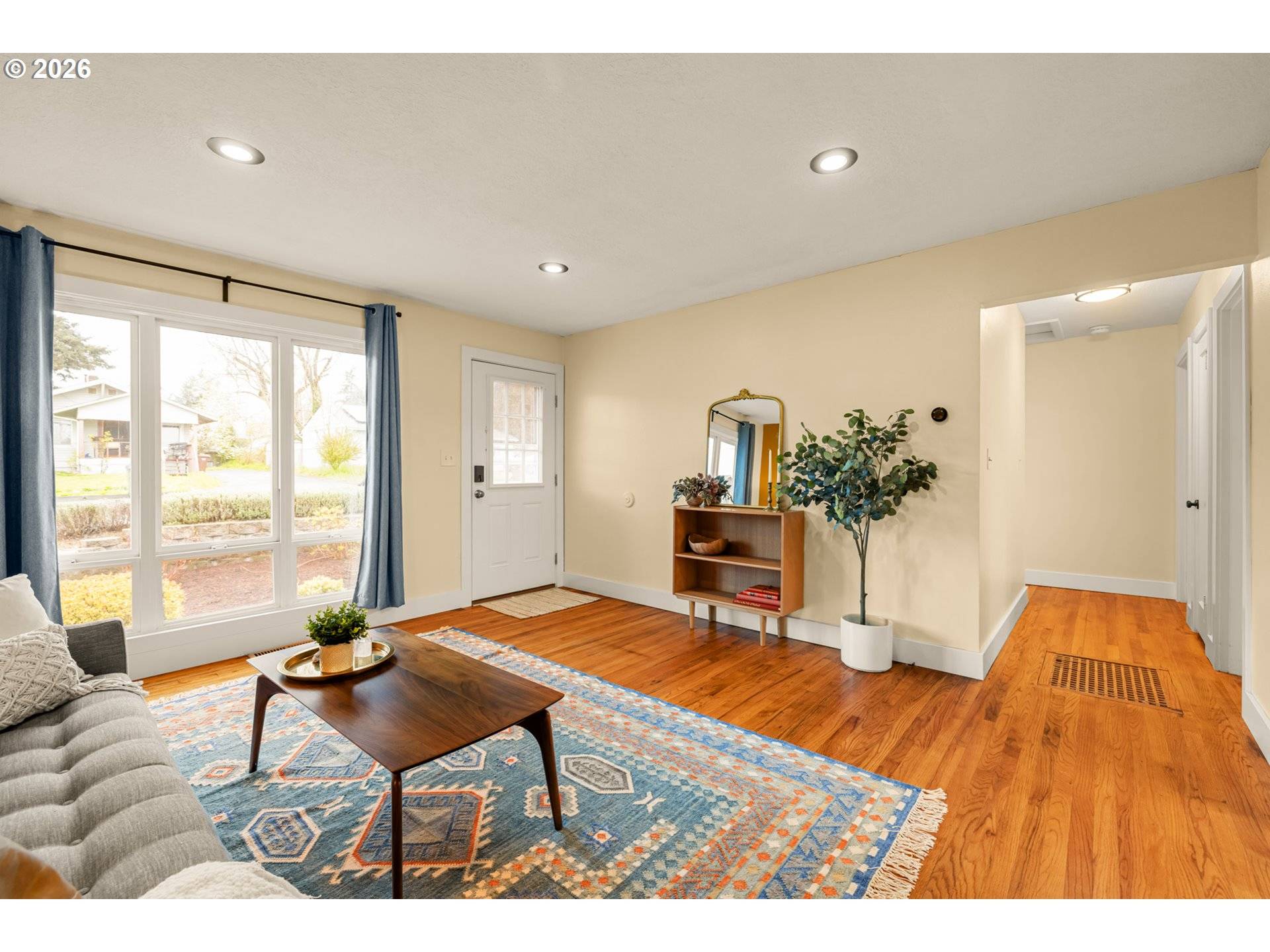 345 E GLOUCESTER ST, Gladstone, OR 97027