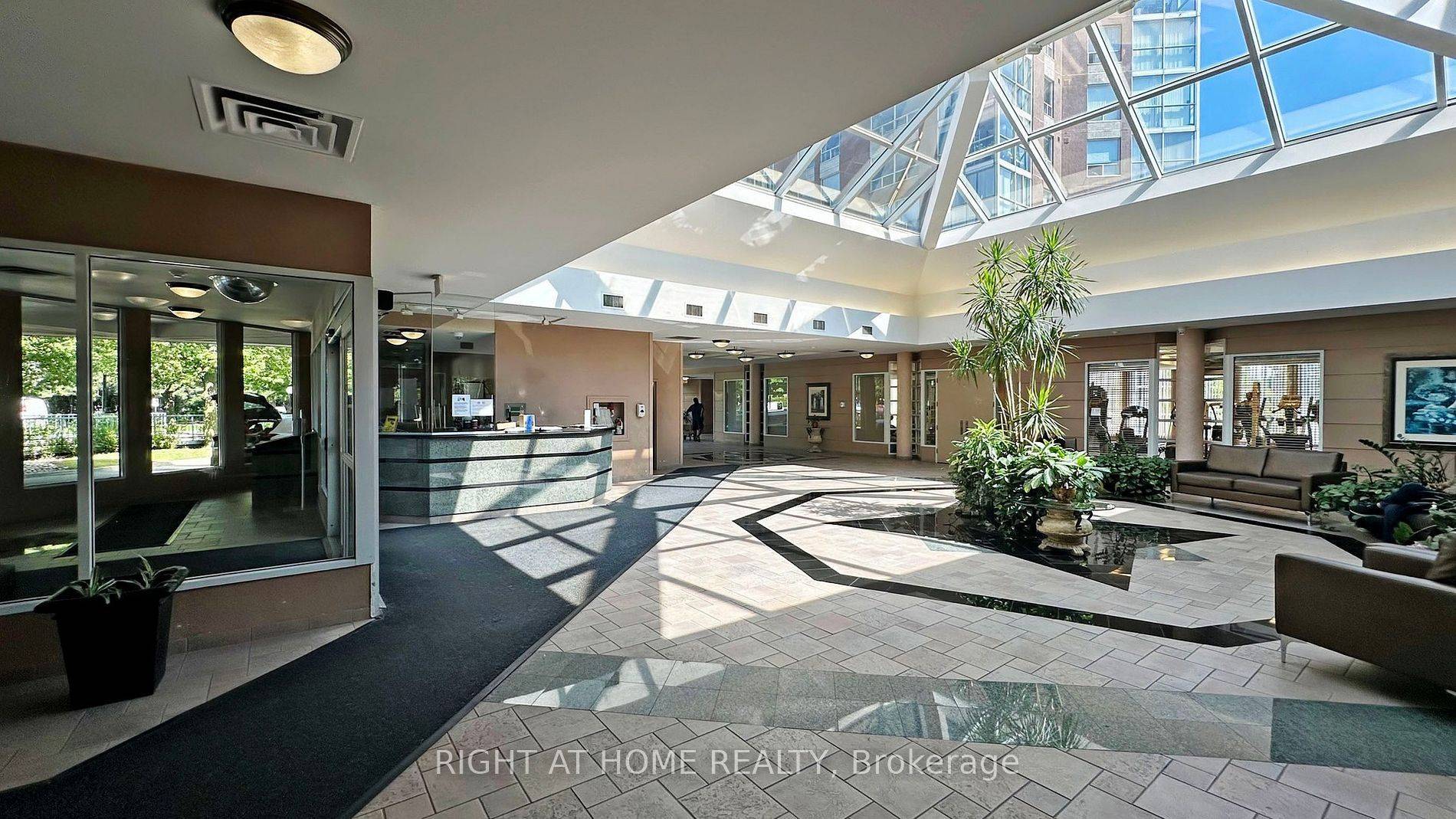 7 Concorde PL #1609, Toronto C13, ON M3C 3N4