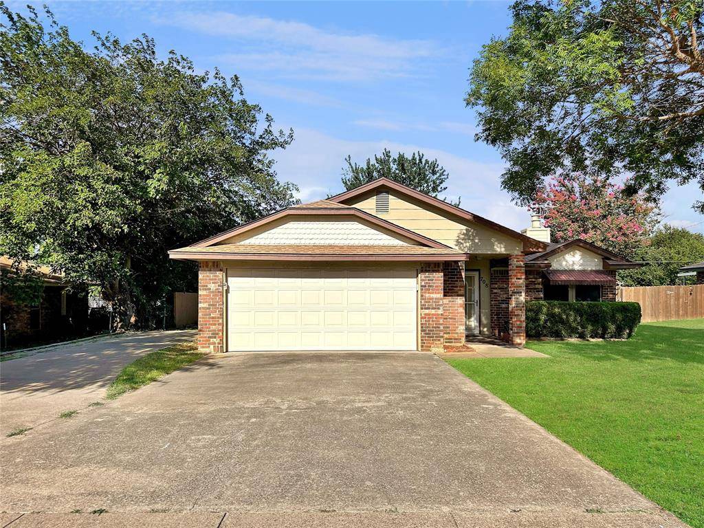 708 Crestview Drive, Kennedale, TX 76060