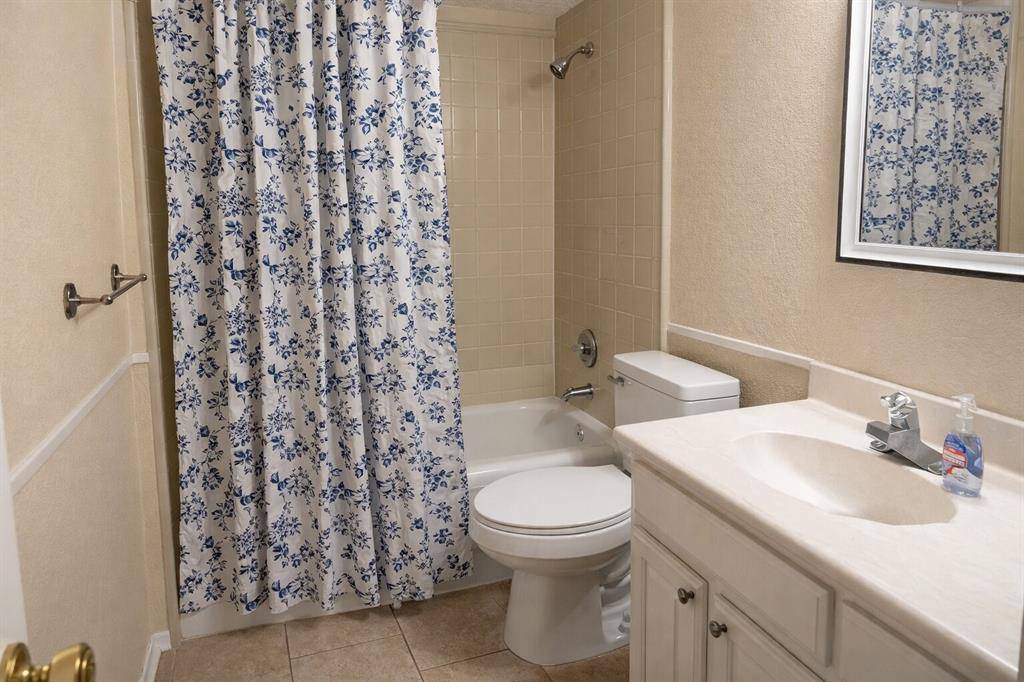 708 Crestview Drive, Kennedale, TX 76060