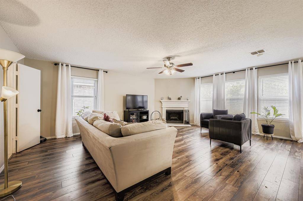 7107 Chambers Creek Lane, Arlington, TX 76002