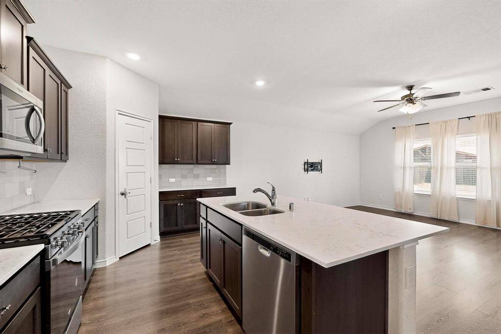 308 Duke Court, Fate, TX 75189