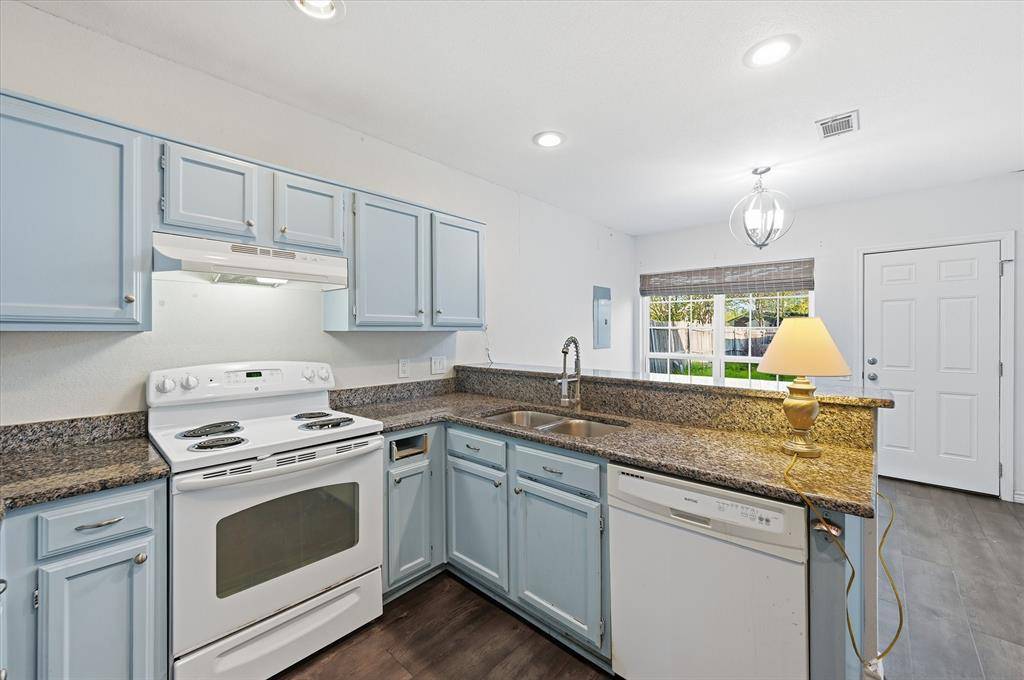 1509 Creek Bank Lane, Arlington, TX 76014