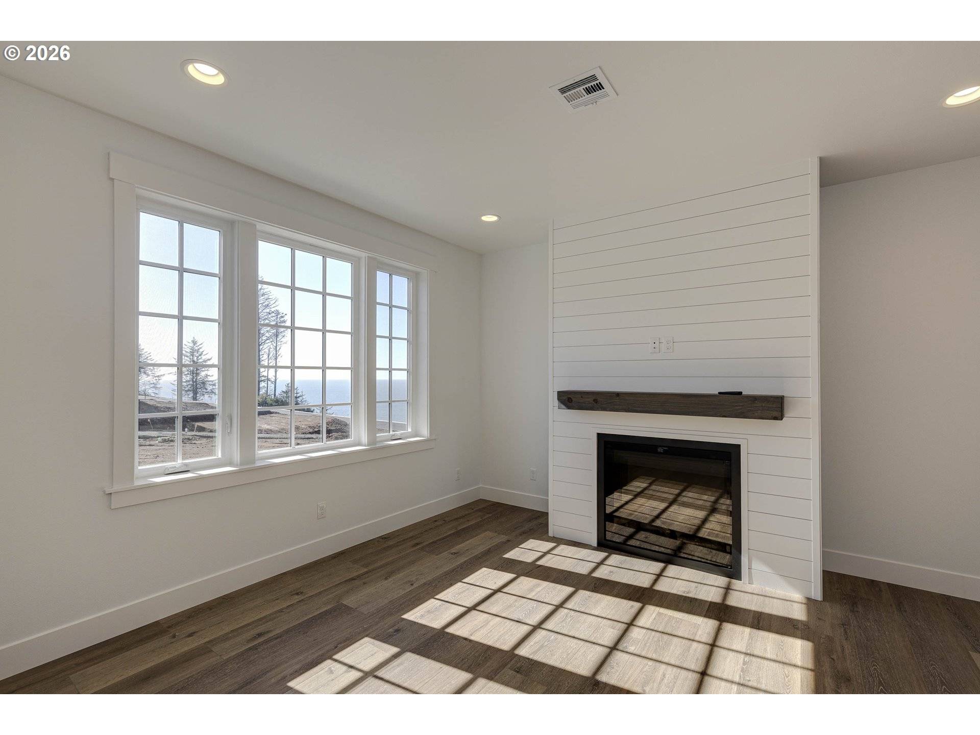 425 NE MOONWAKE LN #18, Depoe Bay, OR 97341